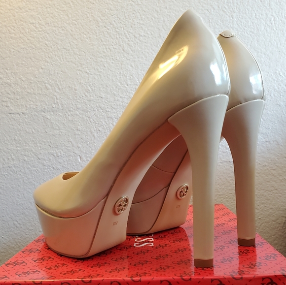 GUESS Women's Ette Platform Pumps - Picture 4 of 9